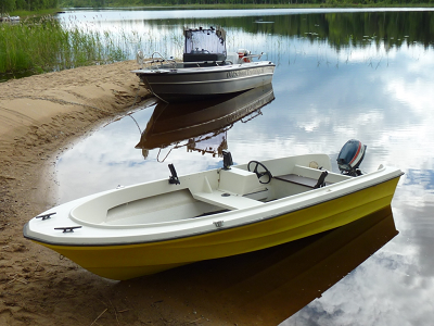В цену входит также право пользования двумя лодками с моторами (Mercury- 8 л/с и Yamaha - 5 л/с) и рыболовными снастями - Коттедж для рыбалки на 4-6-х человек в Саймаa.
